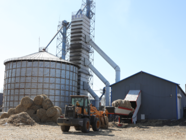 煤價上漲，糧食烘干用上生物質(zhì)秸稈大包直燃熱風爐，一年省下30萬